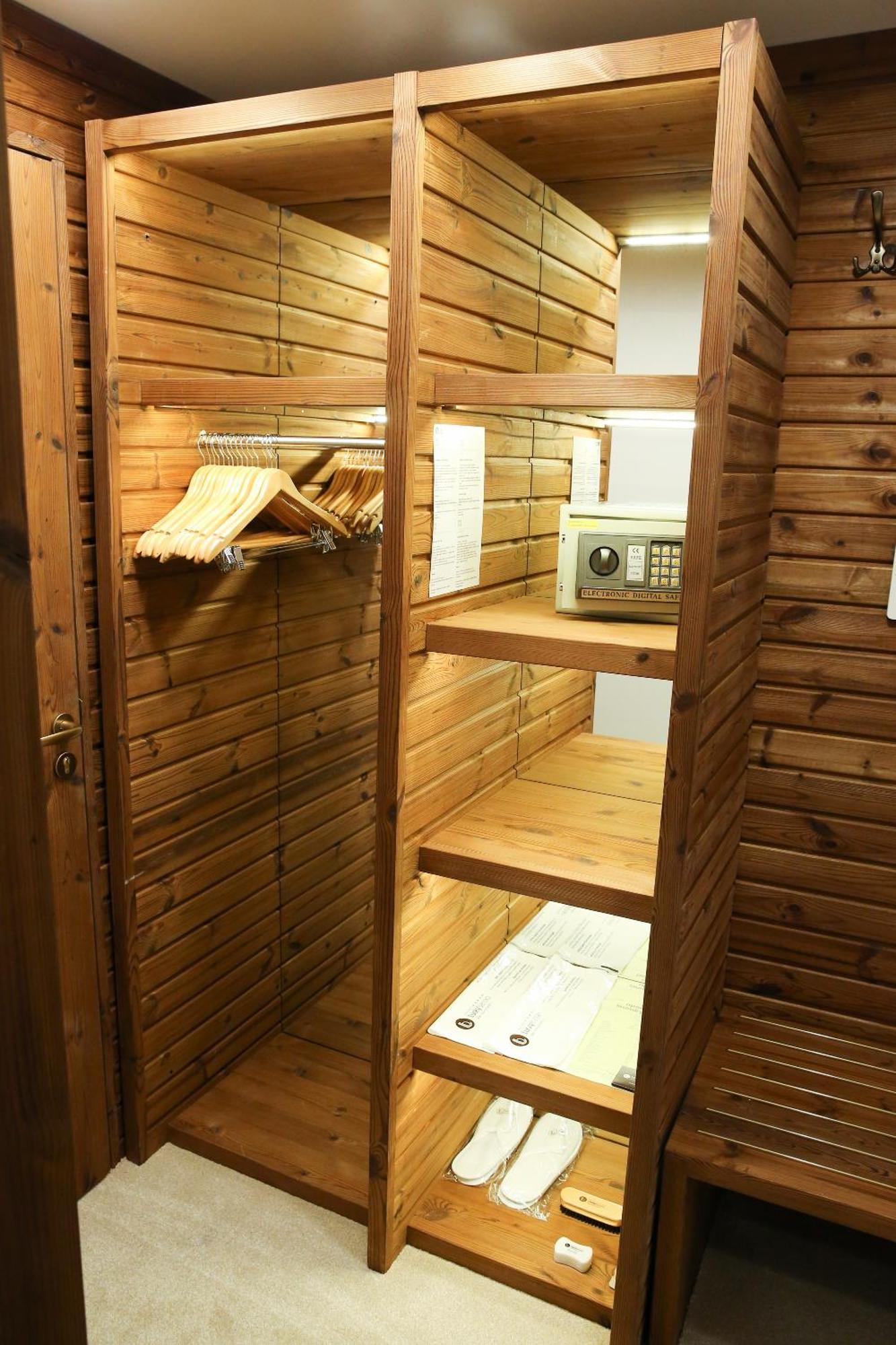 幸运班斯科公寓式酒店Spa及休闲 外观 照片 A safe in a hotel room