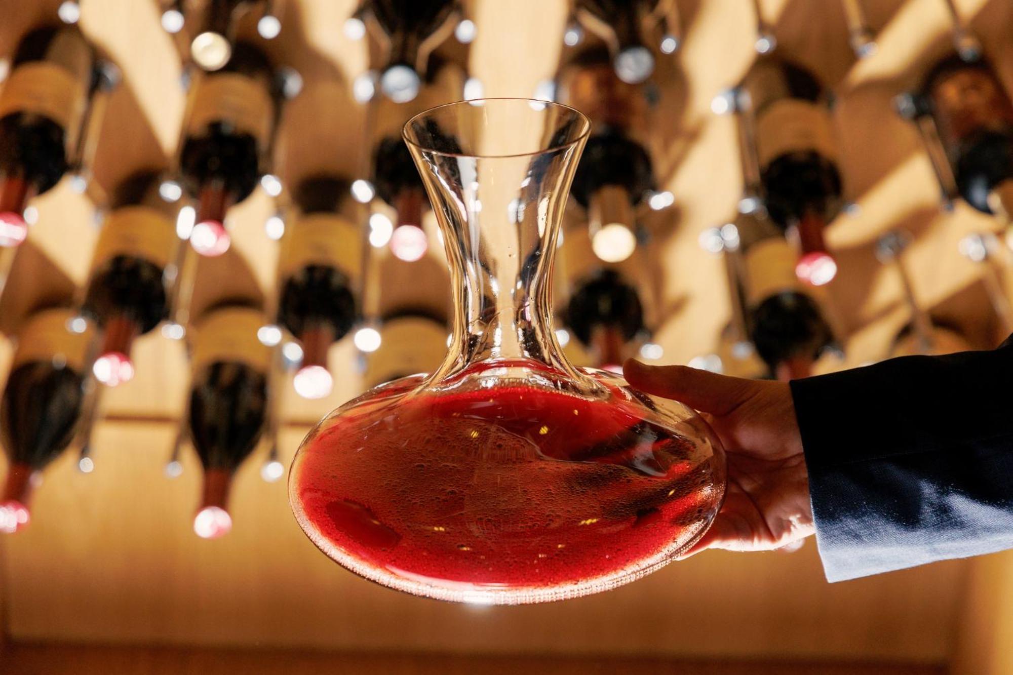 幸运班斯科公寓式酒店Spa及休闲 外观 照片 A wine decanter